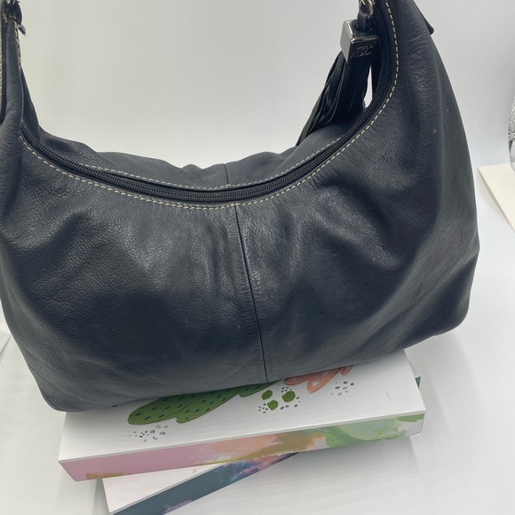 Authentic vintage Chanel leather hobo purse - Picture 5 of 11